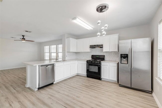 Building Photo - 3207 Barksdale Dr