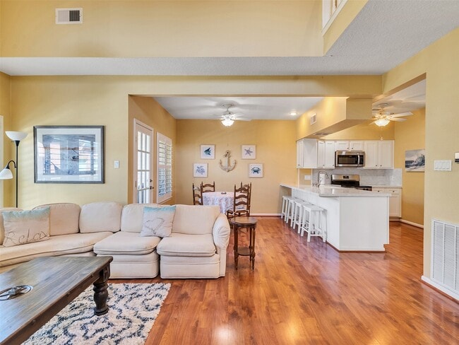 Building Photo - 16627 Bayfront Dr