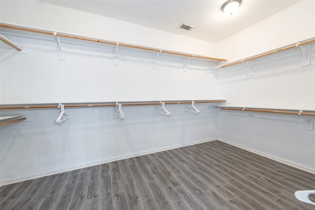 Building Photo - 10815 Oak Bayou Ln