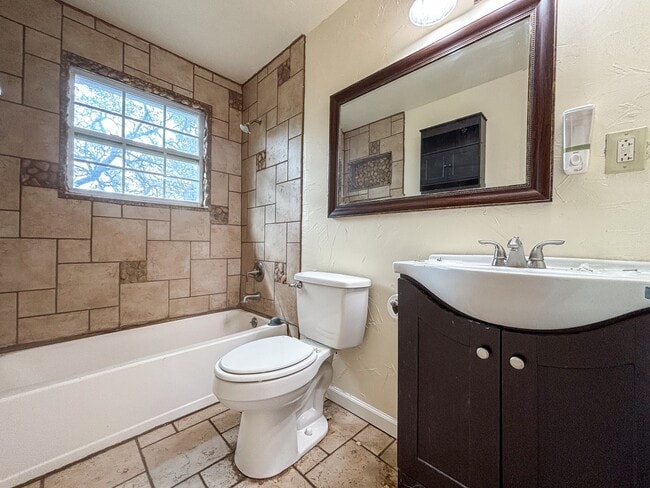 Building Photo - 571 Firefly Dr