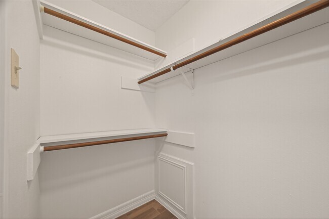 Building Photo - 15915 Dunmoor Dr