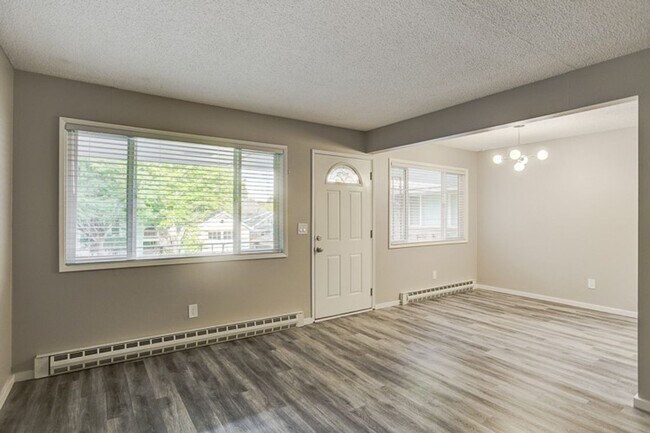 Building Photo - Off SE Belmont: Mid-Century 2Bdr w/ Parkin...