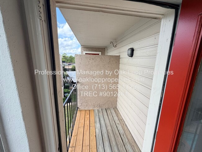 Building Photo - 10855 Meadowglen Ln