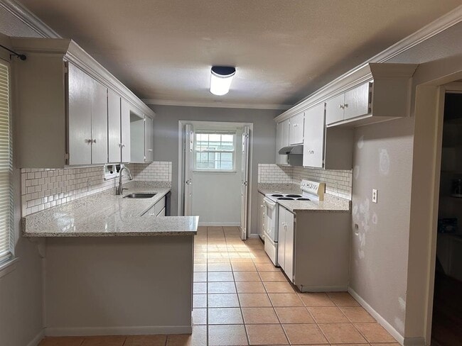 Building Photo - 110 Jones St