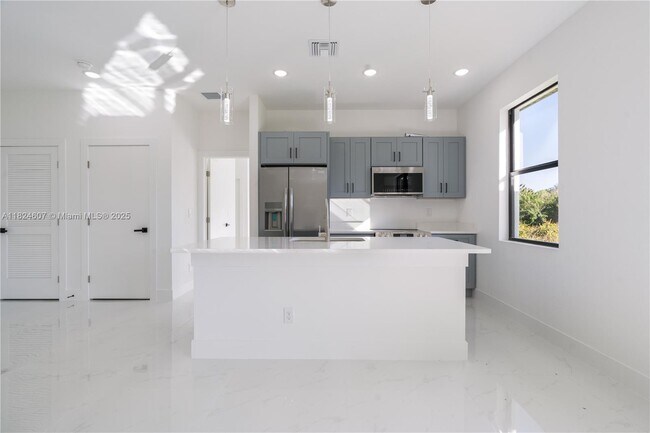 Building Photo - 3213 70th St W