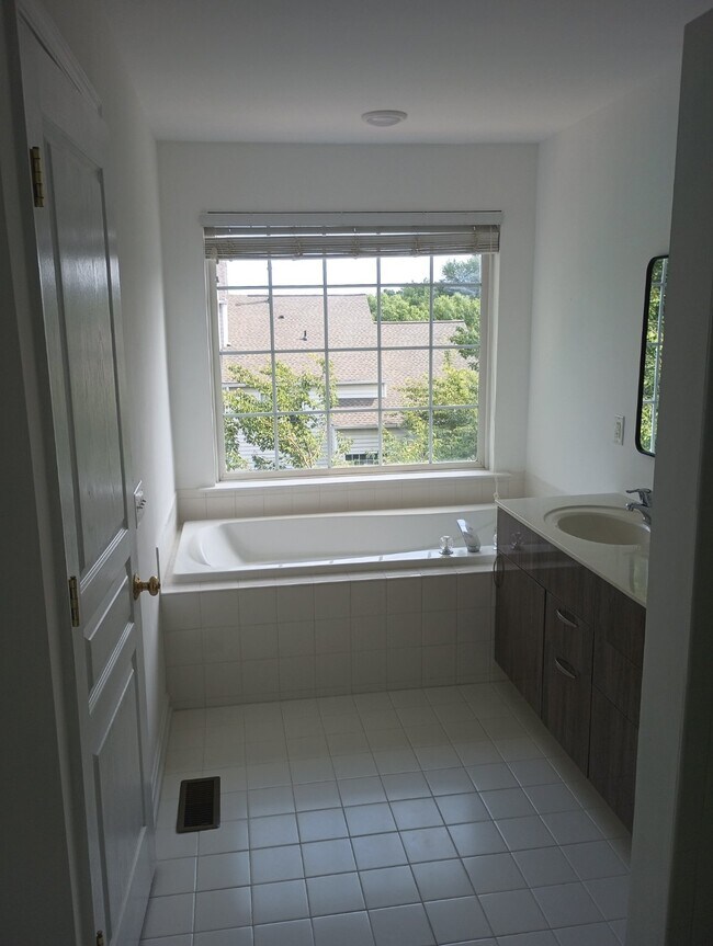 Building Photo - 50 Avalon Ct