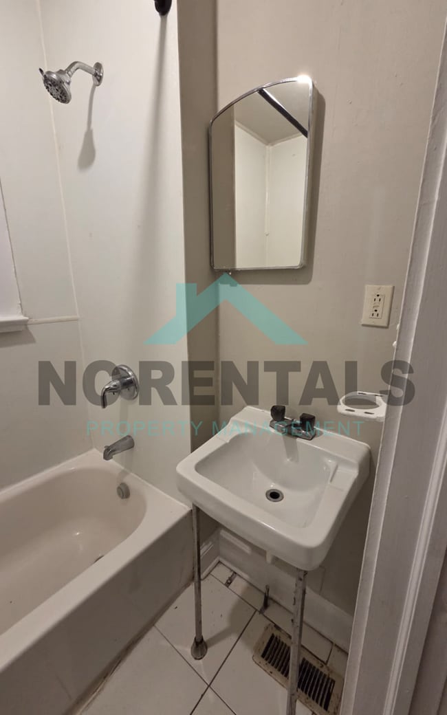 Building Photo - 714 Dillard St