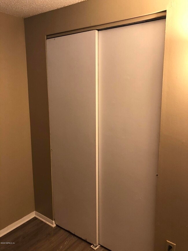 Building Photo - 1323 Solar Cir