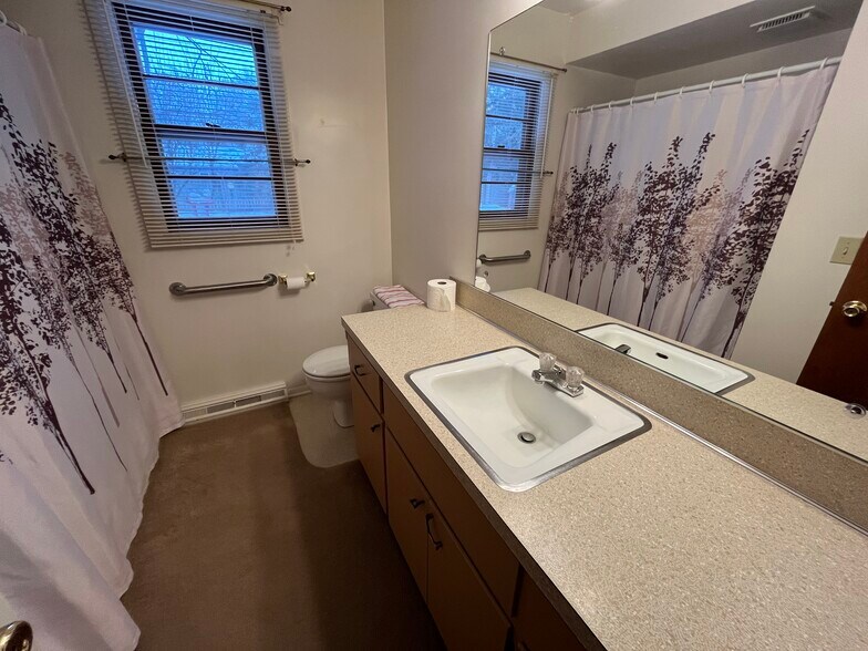 Building Photo - 350 W Mae Rose Ave