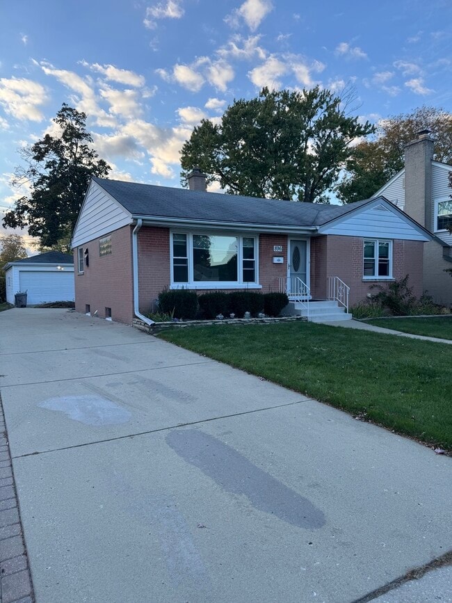 Building Photo - 896 Webster Ln