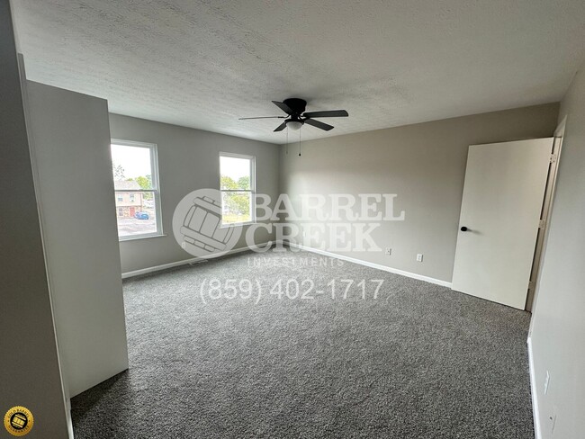 Building Photo - 2-Bed 1.5-Bath Townhome