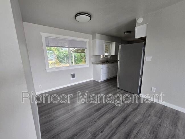 Building Photo - 2585 W Bradford Ct