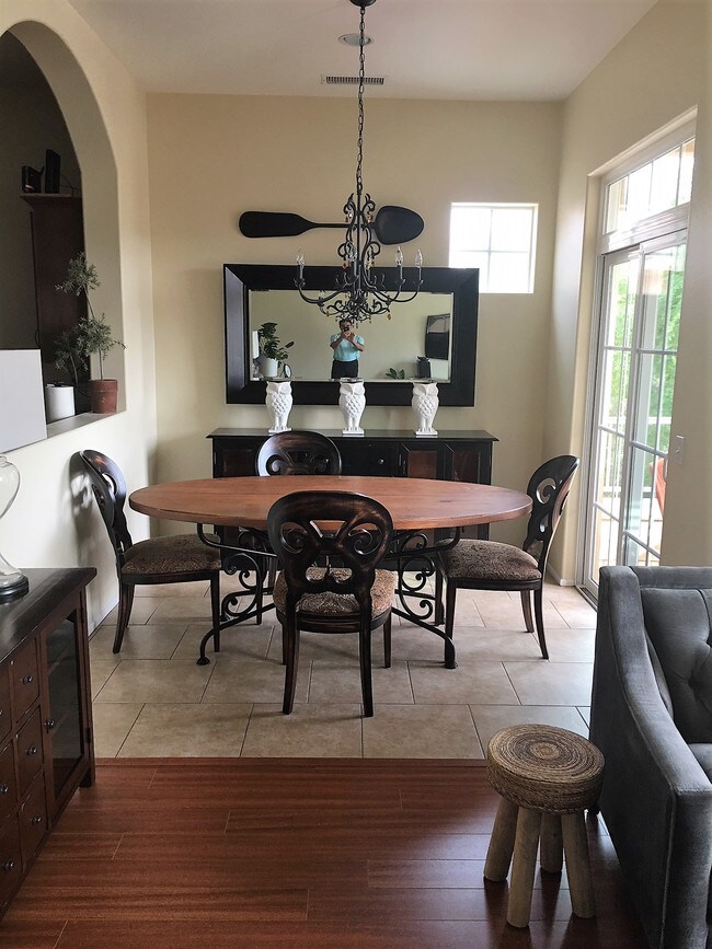 Building Photo - 5310 Colodny Dr