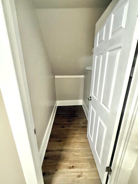 Building Photo - 2007 S 8th St