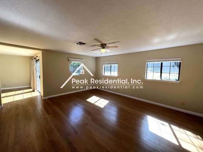 Building Photo - Wonderful 3bd/2ba Orangevale Home with Spa...