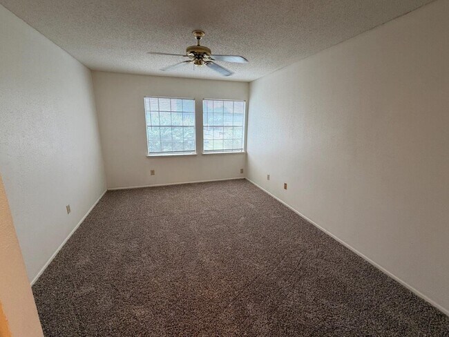 Building Photo - 11983 Bob White Dr