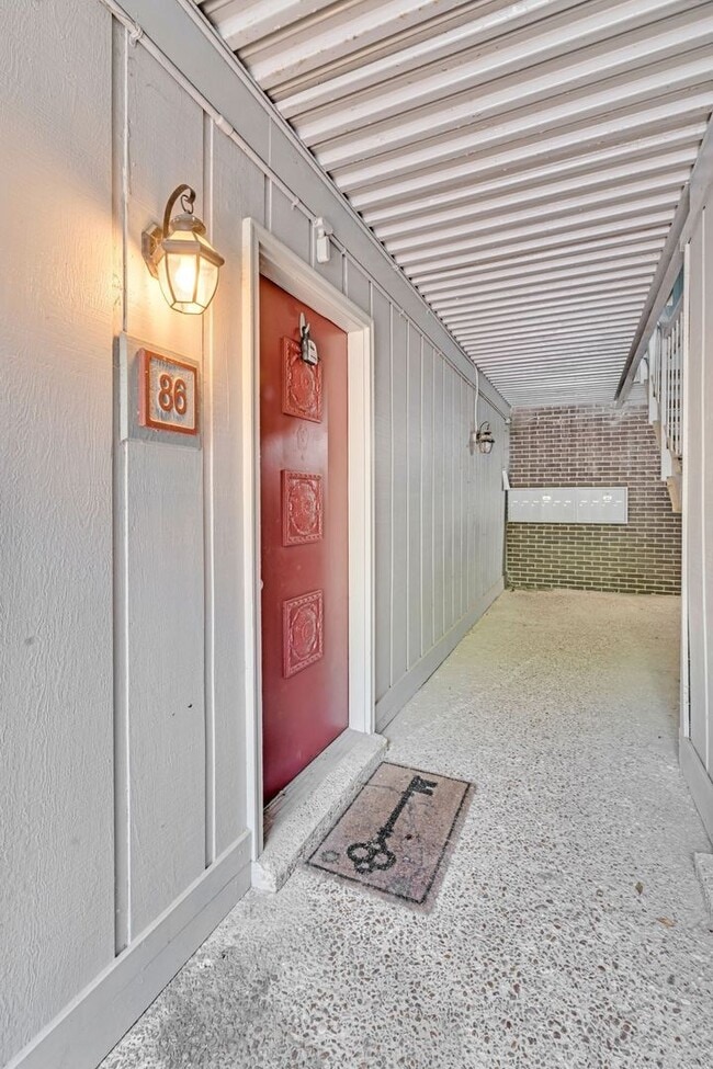 Building Photo - Bellemeade Highlands Condo