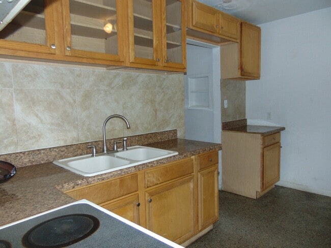 Building Photo - Charming 3 Bed, 1 Bath Rental in Tampa, FL...