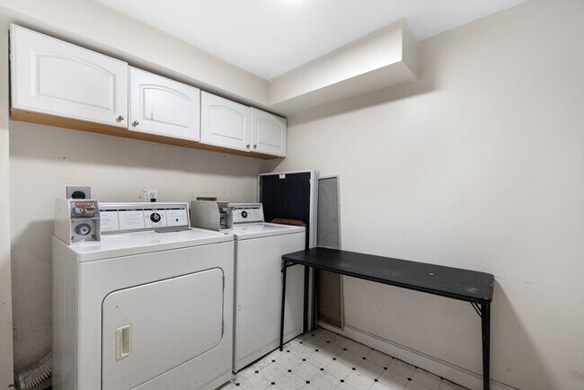 Building Photo - 526-528 Medford St