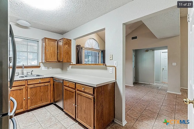 Building Photo - 1701 Century Oaks Dr