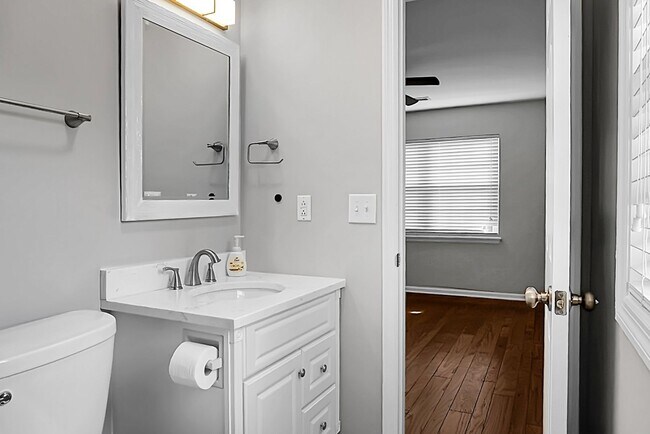 Building Photo - **$500 Off First Months Rent** Charming 3 Bedroom 2 bathroom ready for you to call home!