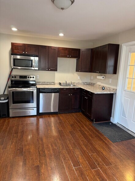 Primary Photo - 4 Library St