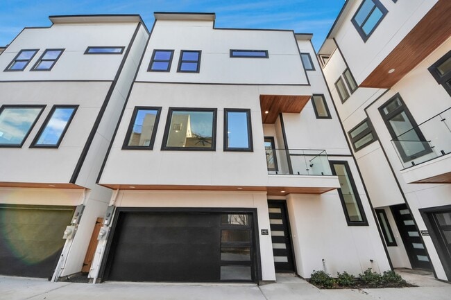 Building Photo - 3407 Hutchins St