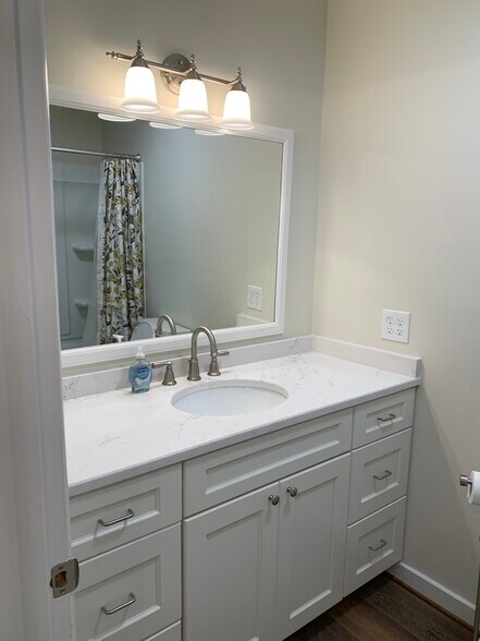 Building Photo - 152 Wintergreen Way
