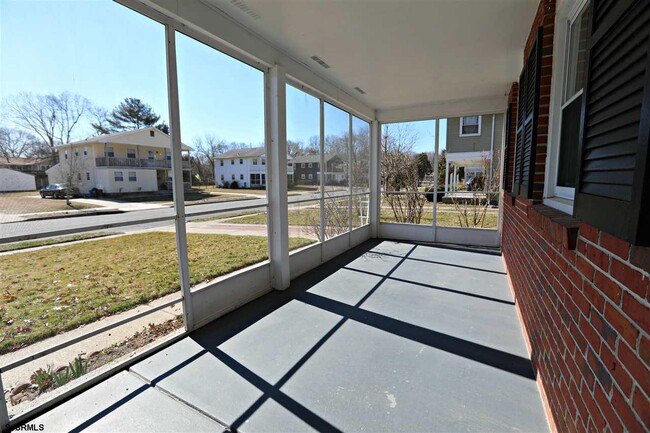 Building Photo - 12 Crestmont Dr