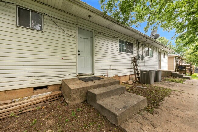 Building Photo - 512 Maier Dr