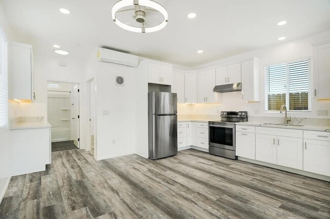 Building Photo - 2077 Grove Ave