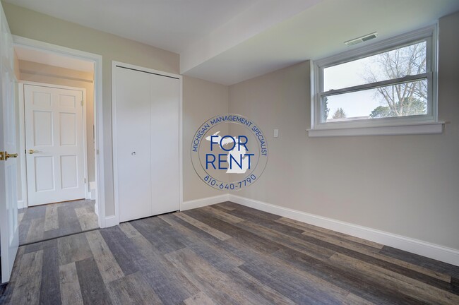 Building Photo - 5093 Spinning Wheel Dr