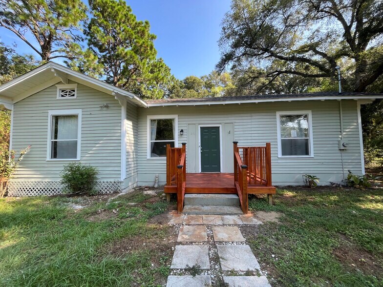 Building Photo - 206 Ridge Rd