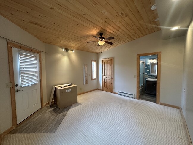 Building Photo - 705 Palisade Dr