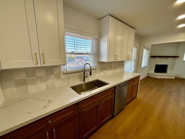 Building Photo - Newly Renovated 3 Bed/1 Bath- Allied Gardens