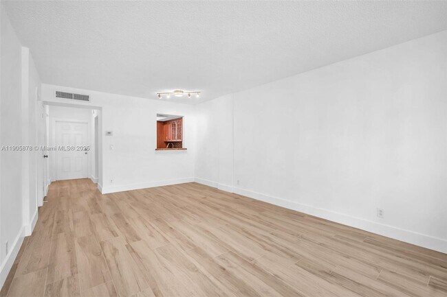 Building Photo - 1333 E Hallandale Beach Blvd