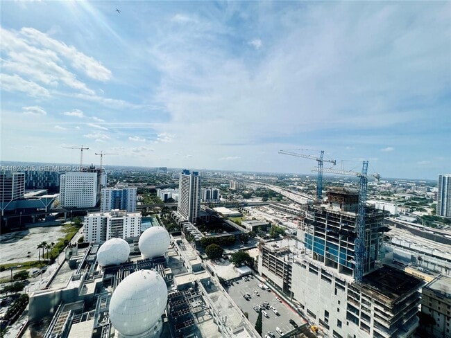 Building Photo - 851 NE 1st Ave