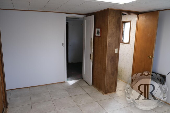 Building Photo - 2 Bedroom Home Across from the Yakima Coun...