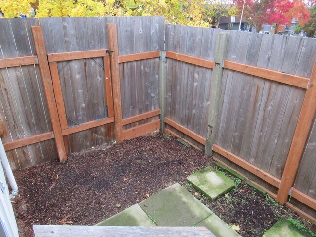 Building Photo - Nice Clean 2 bedroom in S. Salem