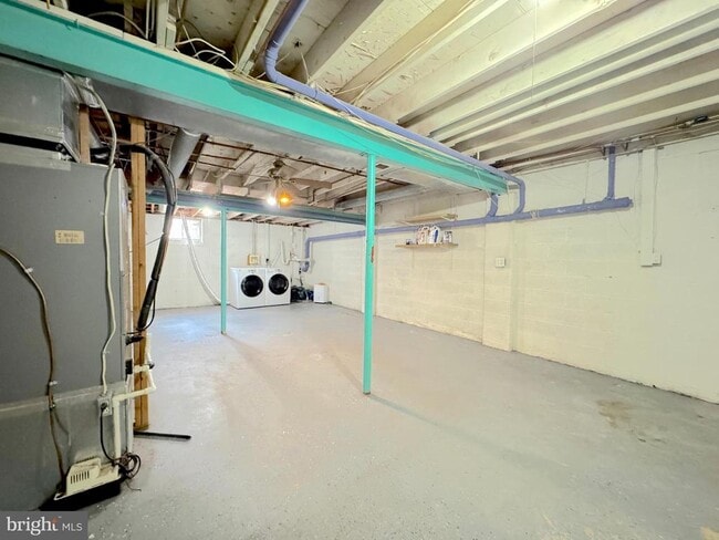 Building Photo - 9021 Tyler Ct