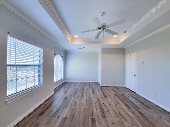 Building Photo - 2416 La Branch St