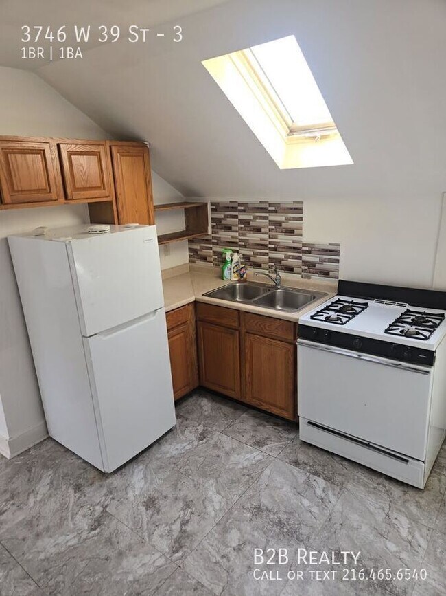 Building Photo - 3746 W 39th St