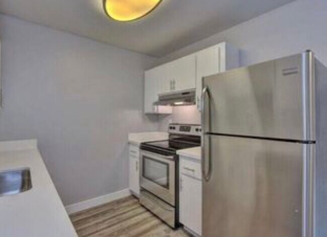 Building Photo - 910 Clinton St