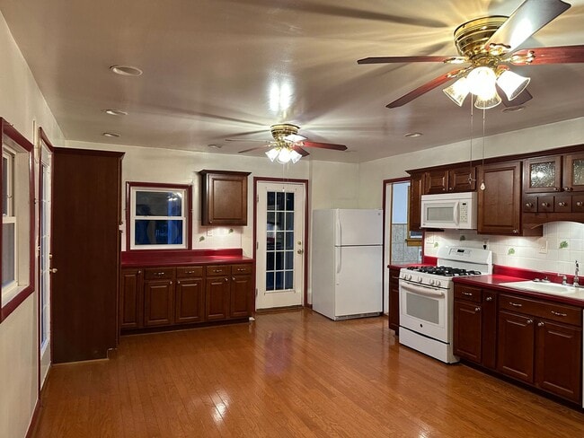 Building Photo - 2 Bedroom Downstairs Duplex in Norfolk