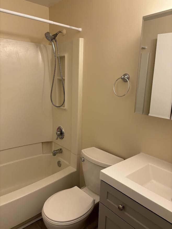 Full Bathroom - 655 Talcottville Rd
