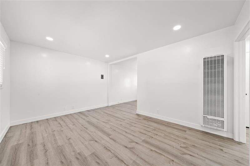 Building Photo - 870 S Philadelphia St