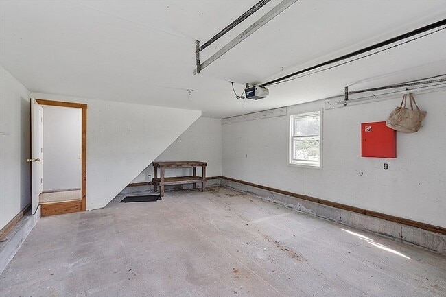 Building Photo - 370 Harwood Ave