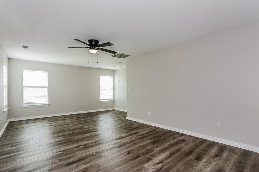 Building Photo - 2407 Creekwood