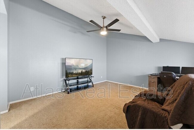 Building Photo - 12024 W Cross Dr