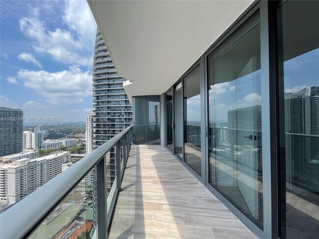 Building Photo - 801 S Miami Ave